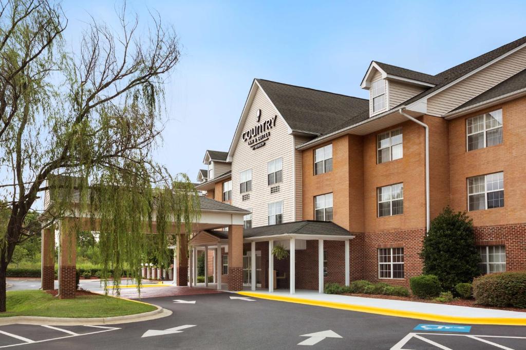 Country Inn & Suites by Radisson Charlotte University Place NC Main image 1